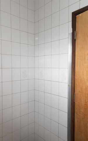Casa à venda com 160m², 2 quartos e 1 vaga Casa à venda com 160m², 2 quartos e 1 vagaBanheiro da Suíte 1