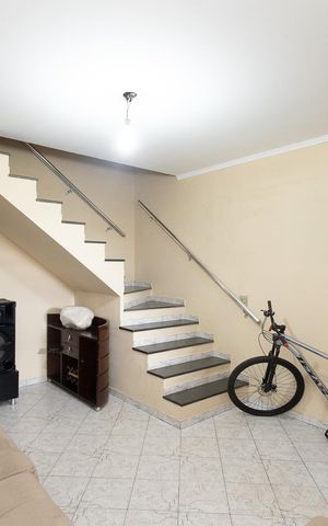 Casa à venda com 160m², 2 quartos e 1 vaga Casa à venda com 160m², 2 quartos e 1 vagaSala