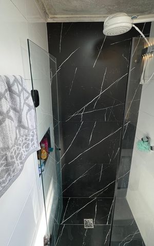 Apartamento à venda com 80m², 3 quartos e 1 vaga Apartamento à venda com 80m², 3 quartos e 1 vagaBanheiro da Suíte