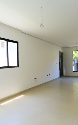 Casa de condomínio à venda com 175m², 3 quartos e 4 vagas Casa de condomínio à venda com 175m², 3 quartos e 4 vagasSala
