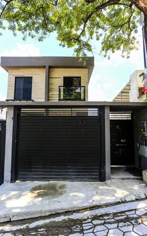 Casa de condomínio à venda com 175m², 3 quartos e 4 vagas Casa de condomínio à venda com 175m², 3 quartos e 4 vagasFachada