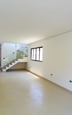 Casa de condomínio à venda com 175m², 3 quartos e 4 vagas Casa de condomínio à venda com 175m², 3 quartos e 4 vagasSala