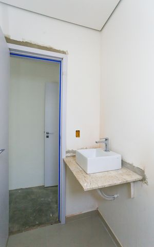 Casa de condomínio à venda com 175m², 3 quartos e 4 vagas Casa de condomínio à venda com 175m², 3 quartos e 4 vagasBanheiro da Suíte