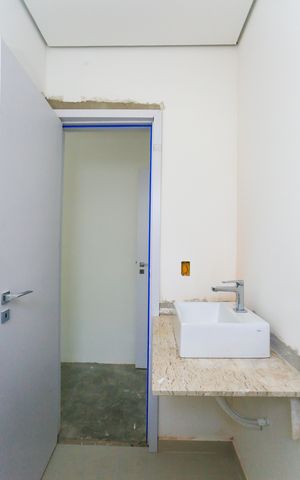 Casa de condomínio à venda com 175m², 3 quartos e 4 vagas Casa de condomínio à venda com 175m², 3 quartos e 4 vagasBanheiro da Suíte