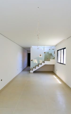 Casa de condomínio à venda com 175m², 3 quartos e 4 vagas Casa de condomínio à venda com 175m², 3 quartos e 4 vagasSala
