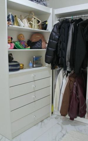 Casa à venda com 160m², 3 quartos e 2 vagasSuíte 2 - Closet