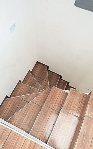 Casa à venda com 100m², 3 quartos e 4 vagasEscada
