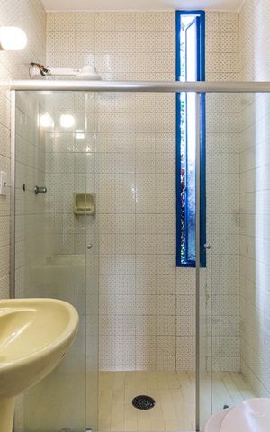 Casa à venda com 350m², 5 quartos e 4 vagas Casa à venda com 350m², 5 quartos e 4 vagasBanheiro 2