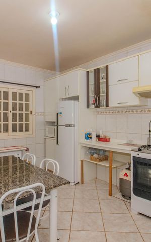 Casa à venda com 170m², 3 quartos e 2 vagasCozinha e Área de Serviço