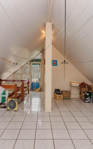 Casa à venda com 170m², 3 quartos e 2 vagasSótão