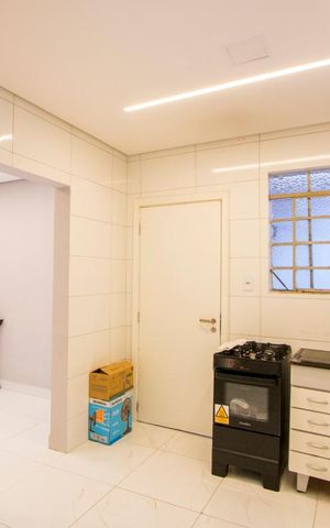 Casa à venda com 222m², 4 quartos e 6 vagas Casa à venda com 222m², 4 quartos e 6 vagasCozinha