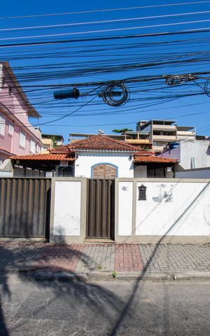 Casa à venda com 90m², 3 quartos e 12 vagas Casa à venda com 90m², 3 quartos e 12 vagasFachada