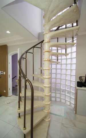 Casa de condomínio para alugar com 150m², 3 quartos e 5 vagasEscada