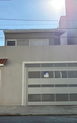 Casa à venda com 200m², 4 quartos e 2 vagasFachada