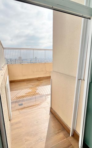 Apartamento para alugar com 235m², 4 quartos e 3 vagas Apartamento para alugar com 235m², 4 quartos e 3 vagasVaranda da Sala 2