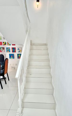 Apartamento para alugar com 235m², 4 quartos e 3 vagas Apartamento para alugar com 235m², 4 quartos e 3 vagasEscada