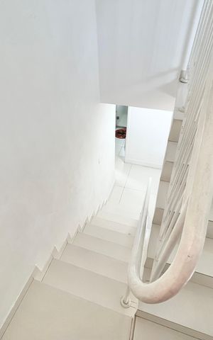 Apartamento para alugar com 235m², 4 quartos e 3 vagas Apartamento para alugar com 235m², 4 quartos e 3 vagasEscada