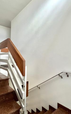 Casa para alugar com 410m², 5 quartos e 3 vagasEscada
