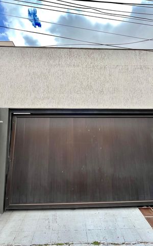 Casa para alugar com 410m², 5 quartos e 3 vagasFachada