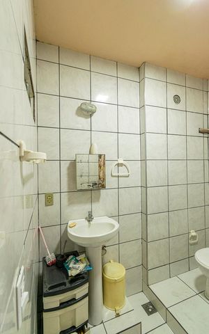 Casa para alugar com 190m², 5 quartos e 3 vagas Casa para alugar com 190m², 5 quartos e 3 vagasBanheiro Social 1