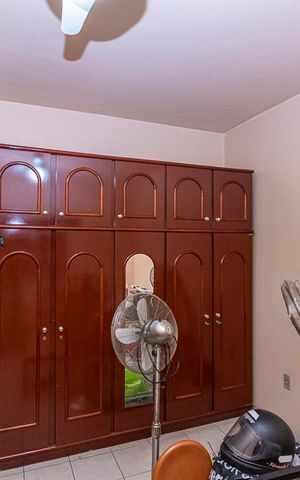 Casa para alugar com 190m², 5 quartos e 3 vagas Casa para alugar com 190m², 5 quartos e 3 vagasQuarto 4 - Armários