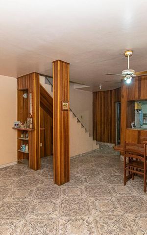 Casa para alugar com 190m², 5 quartos e 3 vagas Casa para alugar com 190m², 5 quartos e 3 vagasSala