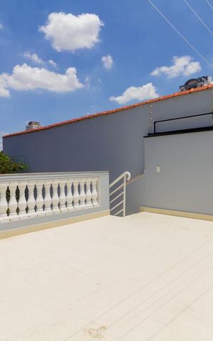 Casa à venda com 240m², 2 quartos e 4 vagas Casa à venda com 240m², 2 quartos e 4 vagasVaranda