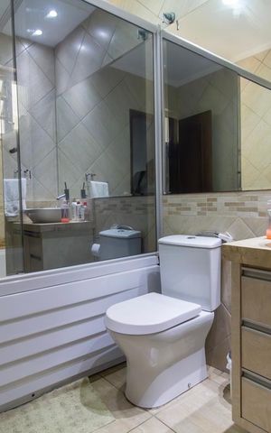 Casa à venda com 240m², 2 quartos e 4 vagas Casa à venda com 240m², 2 quartos e 4 vagasBanheiro