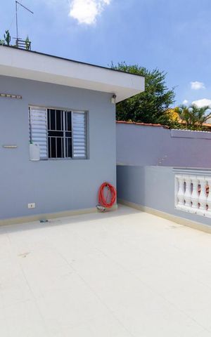 Casa à venda com 240m², 2 quartos e 4 vagas Casa à venda com 240m², 2 quartos e 4 vagasVaranda