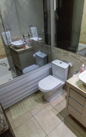 Casa à venda com 240m², 2 quartos e 4 vagas Casa à venda com 240m², 2 quartos e 4 vagasBanheiro