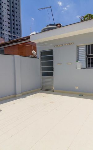 Casa à venda com 240m², 2 quartos e 4 vagas Casa à venda com 240m², 2 quartos e 4 vagasVaranda
