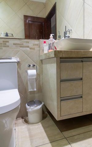 Casa à venda com 240m², 2 quartos e 4 vagas Casa à venda com 240m², 2 quartos e 4 vagasBanheiro