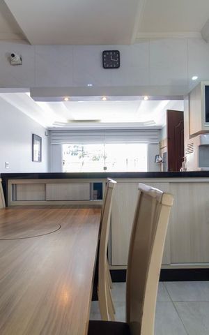 Casa à venda com 240m², 2 quartos e 4 vagas Casa à venda com 240m², 2 quartos e 4 vagasCozinha