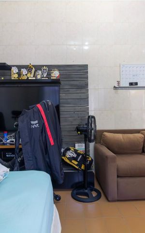 Casa à venda com 240m², 2 quartos e 4 vagas Casa à venda com 240m², 2 quartos e 4 vagasEdicula