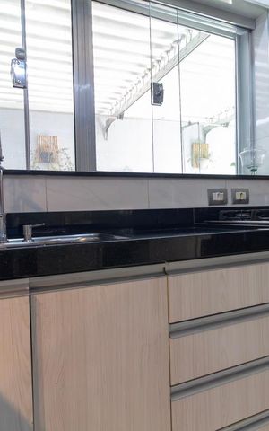 Casa à venda com 240m², 2 quartos e 4 vagas Casa à venda com 240m², 2 quartos e 4 vagasCozinha