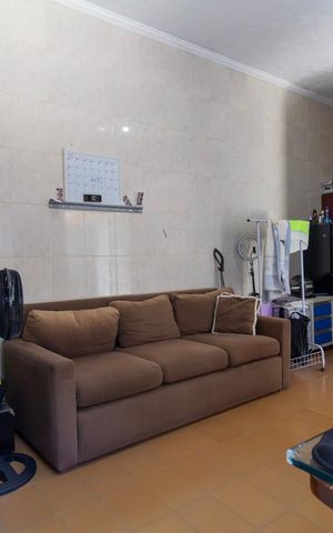 Casa à venda com 240m², 2 quartos e 4 vagas Casa à venda com 240m², 2 quartos e 4 vagasEdicula