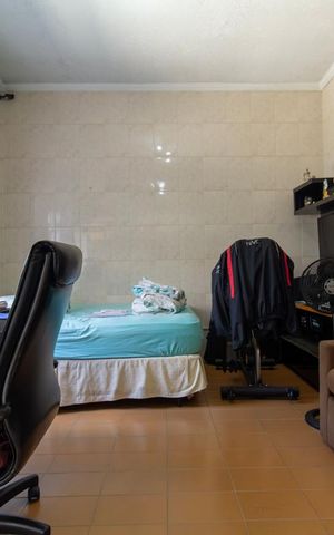 Casa à venda com 240m², 2 quartos e 4 vagas Casa à venda com 240m², 2 quartos e 4 vagasEdicula
