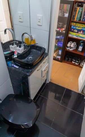 Casa à venda com 240m², 2 quartos e 4 vagas Casa à venda com 240m², 2 quartos e 4 vagasBanheiro