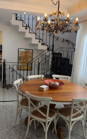 Casa para alugar com 236m², 3 quartos e 2 vagas Casa para alugar com 236m², 3 quartos e 2 vagasSala de jantar