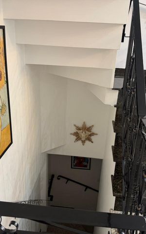 Casa para alugar com 236m², 3 quartos e 2 vagas Casa para alugar com 236m², 3 quartos e 2 vagasEscada