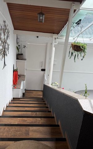 Casa para alugar com 236m², 3 quartos e 2 vagas Casa para alugar com 236m², 3 quartos e 2 vagasEscada