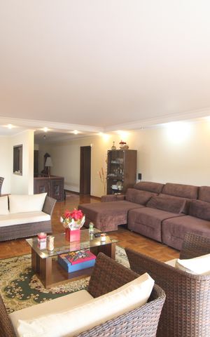 Casa à venda com 399m², 3 quartos e 4 vagasSala