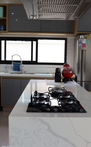 Casa de condomínio à venda com 343m², 4 quartos e 6 vagas Casa de condomínio à venda com 343m², 4 quartos e 6 vagasCozinha