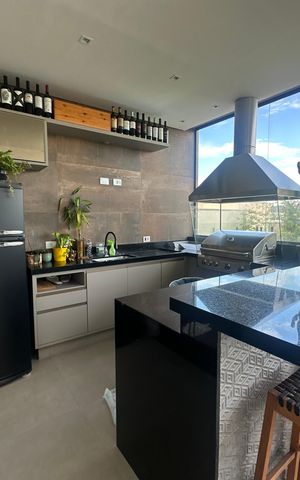 Casa de condomínio à venda com 343m², 4 quartos e 6 vagas Casa de condomínio à venda com 343m², 4 quartos e 6 vagasChurrasqueira