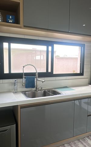 Casa de condomínio à venda com 343m², 4 quartos e 6 vagas Casa de condomínio à venda com 343m², 4 quartos e 6 vagasCozinha