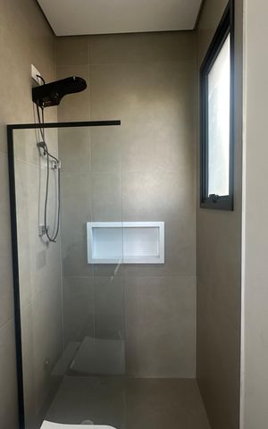 Casa de condomínio à venda com 343m², 4 quartos e 6 vagas Casa de condomínio à venda com 343m², 4 quartos e 6 vagasBanheiro Social