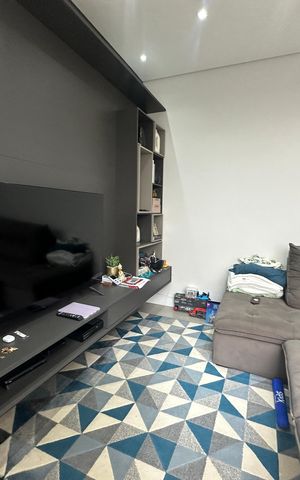 Casa de condomínio à venda com 343m², 4 quartos e 6 vagas Casa de condomínio à venda com 343m², 4 quartos e 6 vagasSala de TV