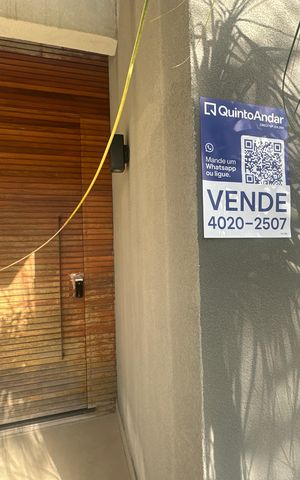 Casa de condomínio à venda com 343m², 4 quartos e 6 vagas Casa de condomínio à venda com 343m², 4 quartos e 6 vagasFachada