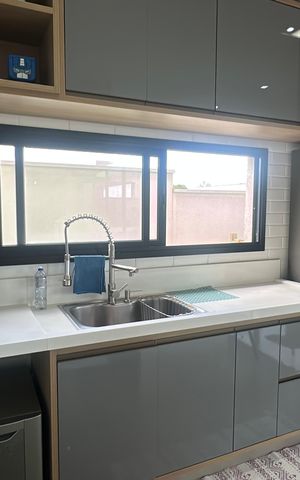 Casa de condomínio à venda com 343m², 4 quartos e 6 vagas Casa de condomínio à venda com 343m², 4 quartos e 6 vagasCozinha
