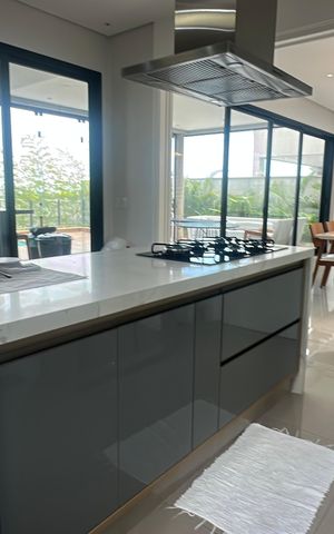 Casa de condomínio à venda com 343m², 4 quartos e 6 vagas Casa de condomínio à venda com 343m², 4 quartos e 6 vagasCozinha